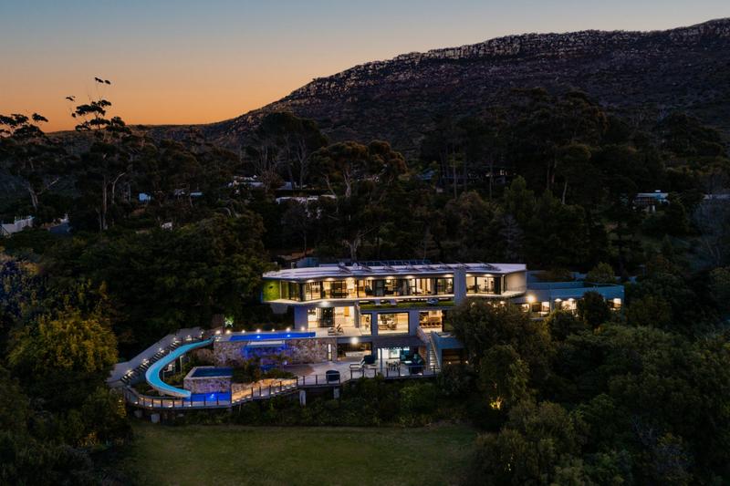 To Let 7 Bedroom Property for Rent in Zwaanswyk Western Cape